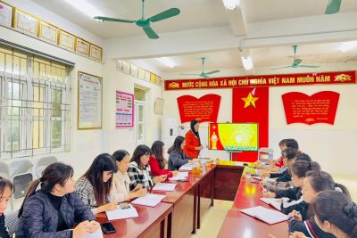 CHI BỘ TRƯỜNG MẦM NON KIỆN KHÊ TỔ CHỨC GÓP Ý DỰ THẢO CÁC VĂN KIỆN TRÌNH ĐẠI HỘI XIV CỦA ĐẢNG VÀ HƯỚNG DẪN ĐẢNG VIÊN ĐĂNG NHẬP SỐ TAY ĐIỆN TỬ